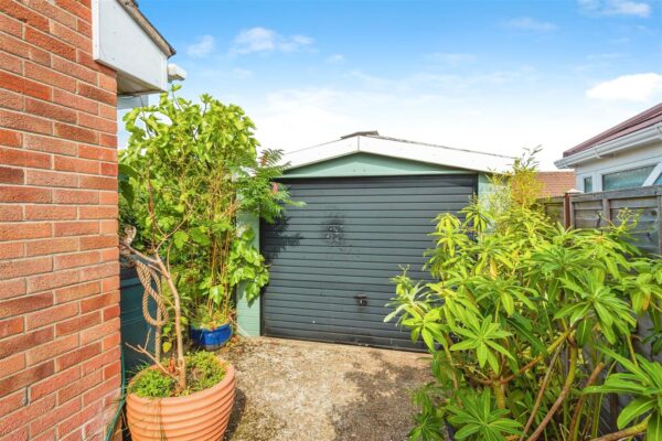 Salway Gardens, Axminster
