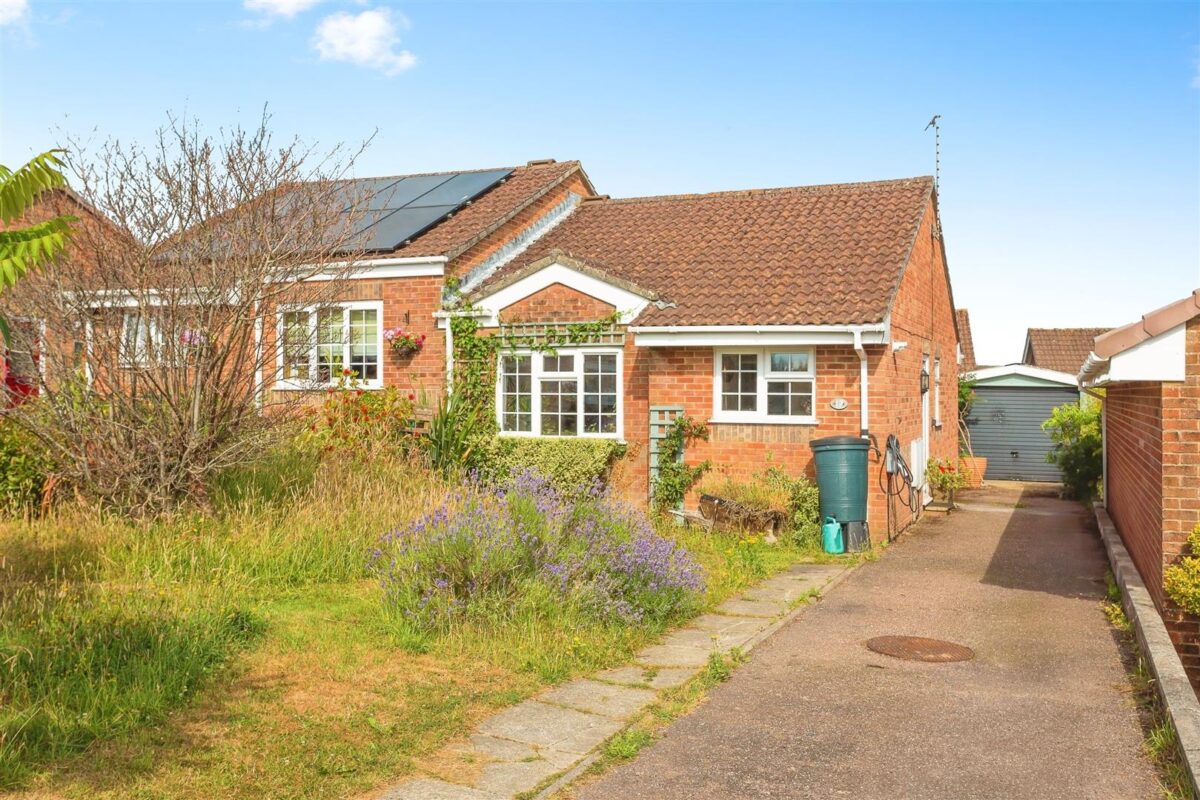 Salway Gardens, Axminster