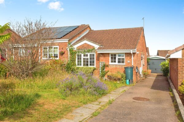 Salway Gardens, Axminster