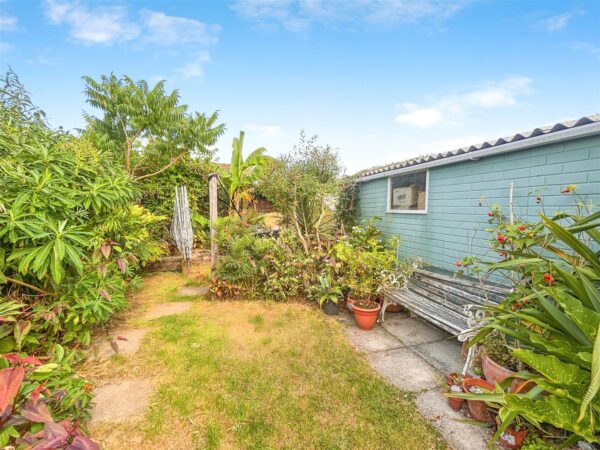 Salway Gardens, Axminster