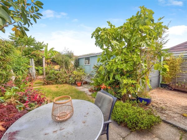 Salway Gardens, Axminster