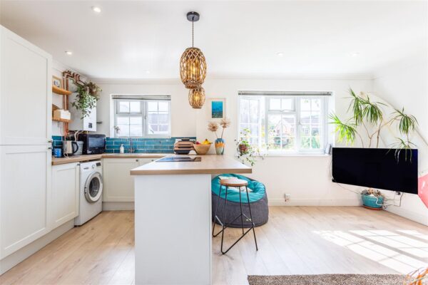 Salway Gardens, Axminster