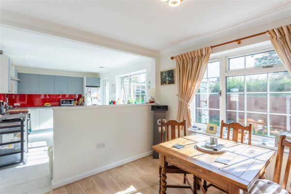 Axe Valley Close, Mosterton