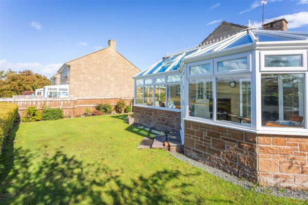 Axe Valley Close, Mosterton