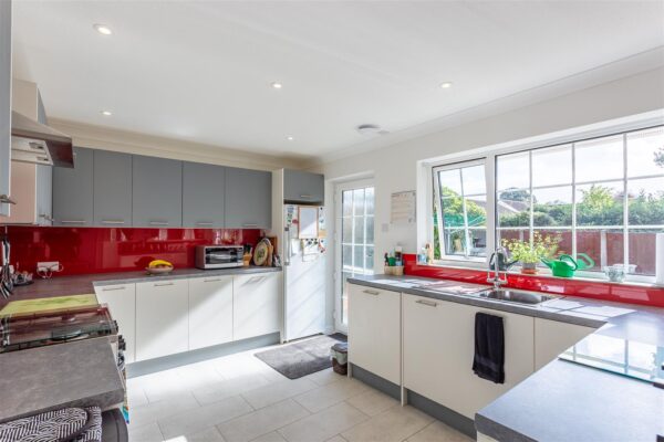 Axe Valley Close, Mosterton