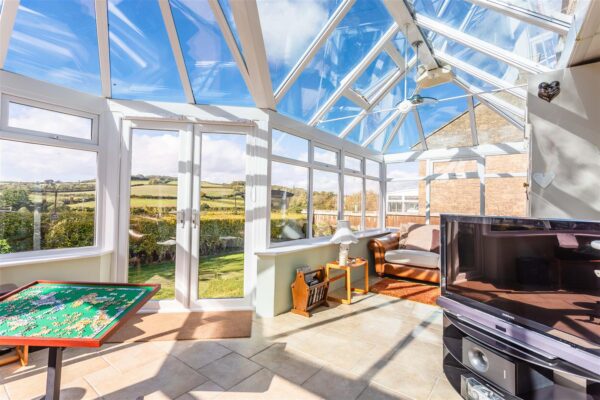 Axe Valley Close, Mosterton