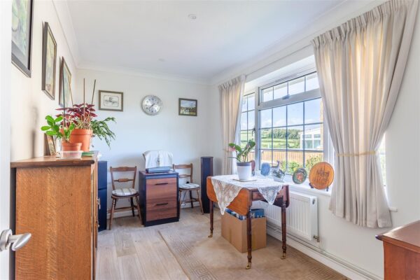 Axe Valley Close, Mosterton