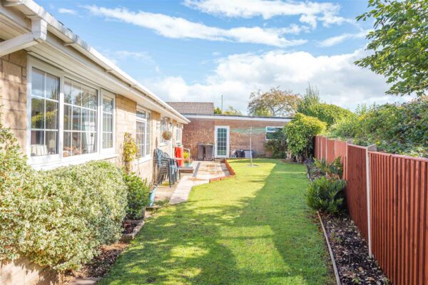 Axe Valley Close, Mosterton