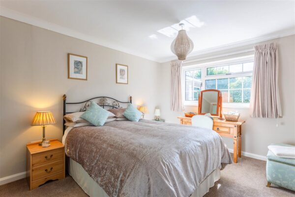 Axe Valley Close, Mosterton