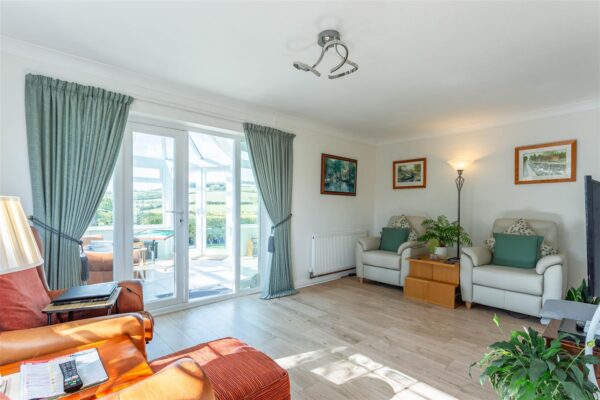 Axe Valley Close, Mosterton