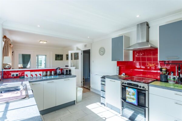 Axe Valley Close, Mosterton