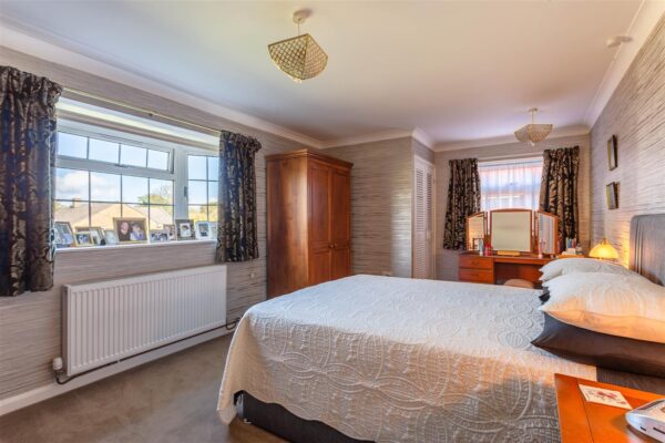 Axe Valley Close, Mosterton