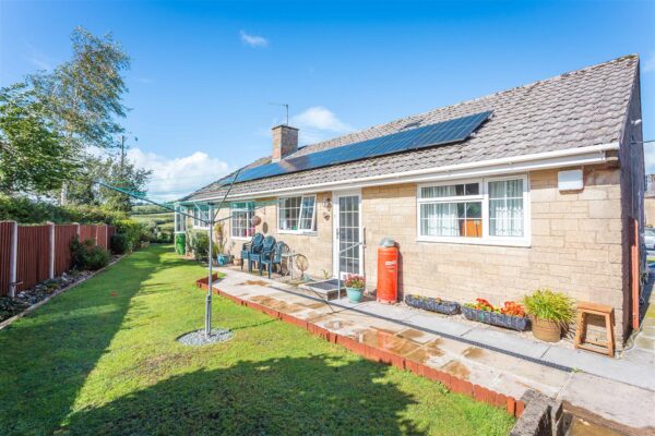 Axe Valley Close, Mosterton