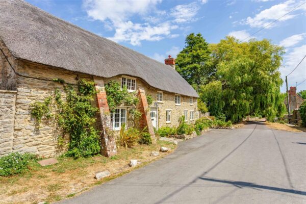 Burton Bradstock, Dorset    For Sale By Auction