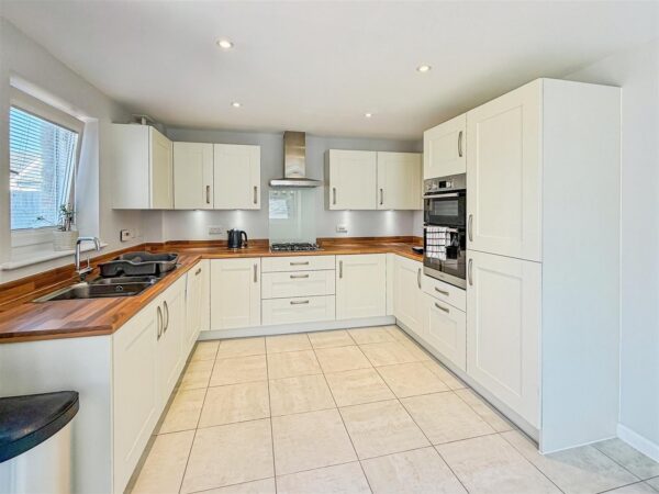 Churchill Rise, Axminster