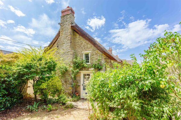 Burton Bradstock, Dorset    For Sale By Auction