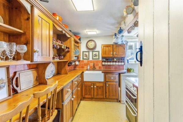 Burton Bradstock, Dorset    For Sale By Auction