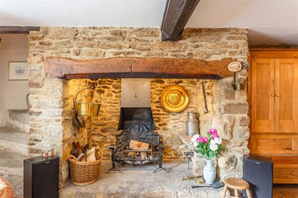 Burton Bradstock, Dorset    For Sale By Auction