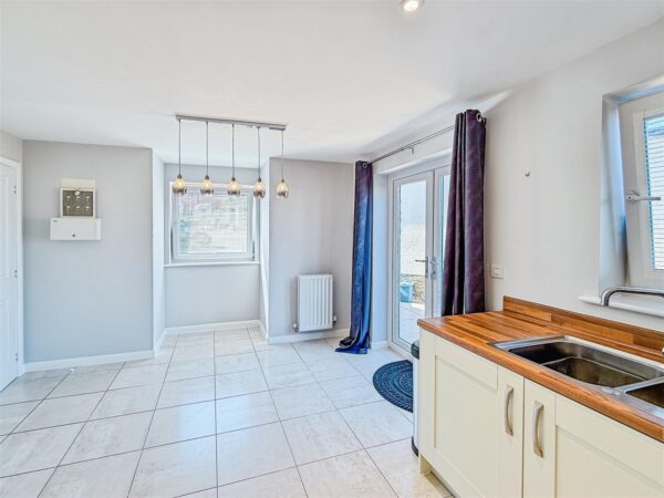 Churchill Rise, Axminster