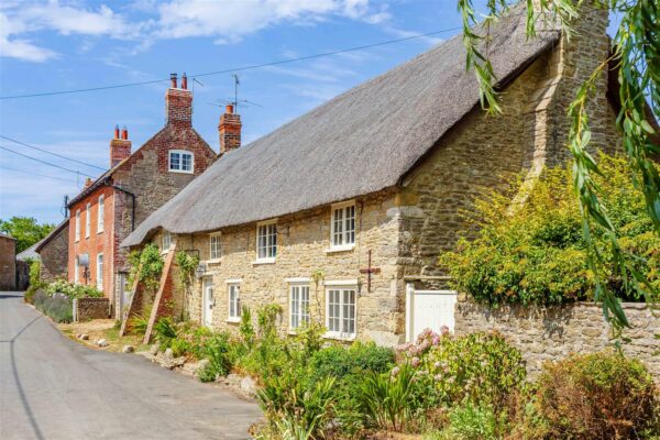Burton Bradstock, Dorset    For Sale By Auction