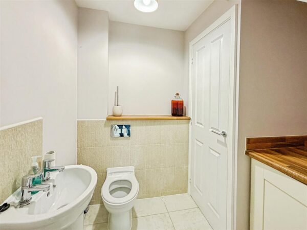 Churchill Rise, Axminster