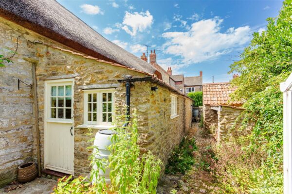Burton Bradstock, Dorset    For Sale By Auction