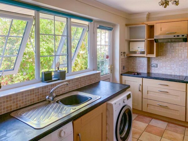 Holly Grove, Crewkerne