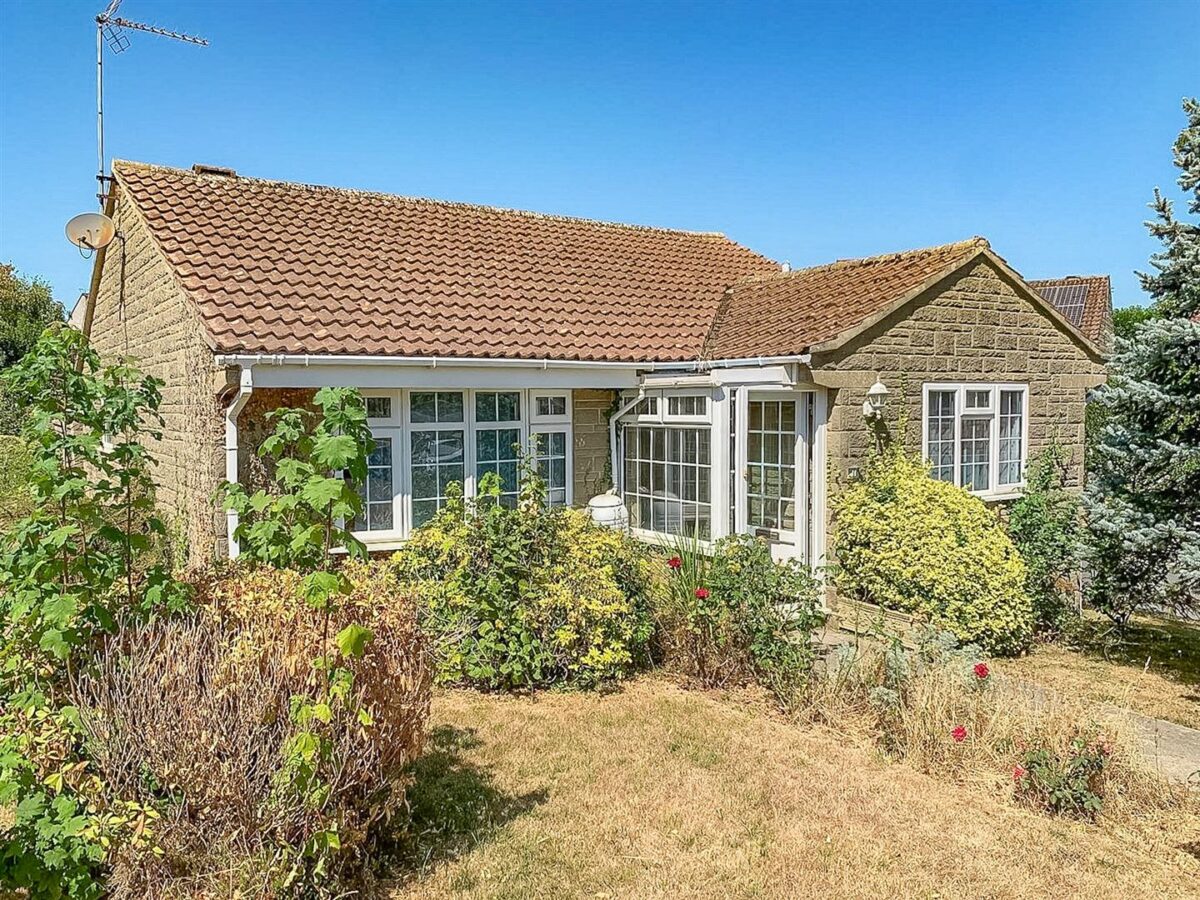 Holly Grove, Crewkerne