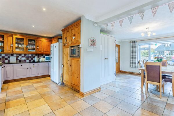 Beach Road, Burton Bradstock